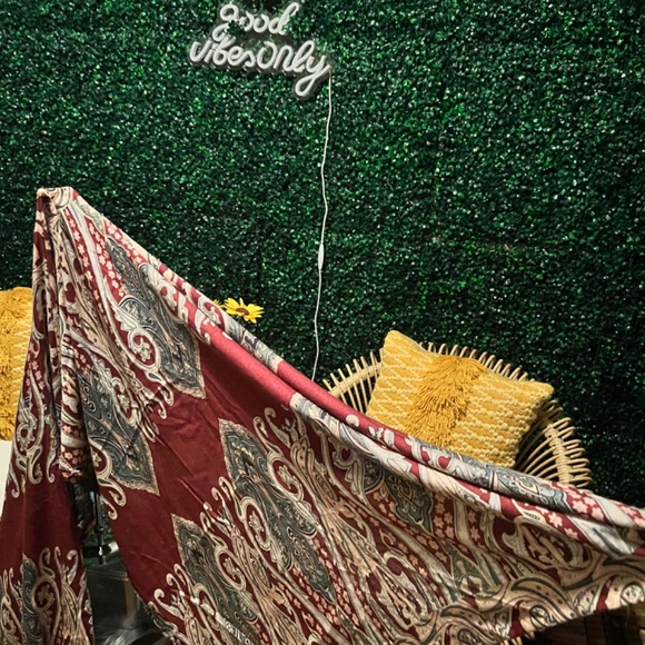 Natasha Burgundy Vintage Style Print Scarf Neck Wrap Square Headband Scarf - Picture 4 of 5